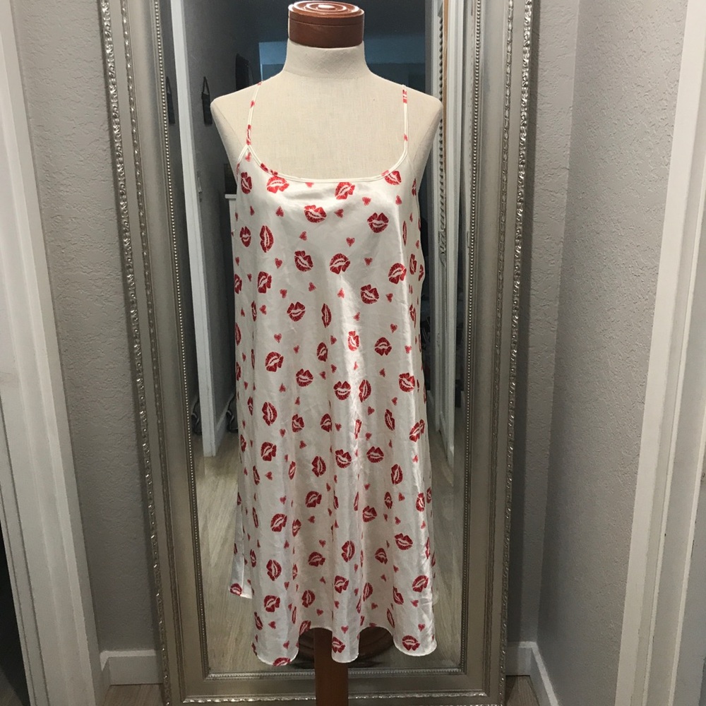 VINTAGE LIP PRINT CHEMISE/SLIP